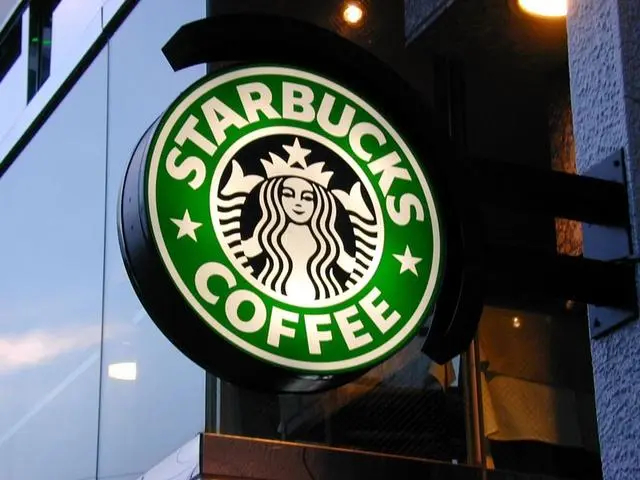 Sitio web profesional para cafetería Starbucks ejemplo